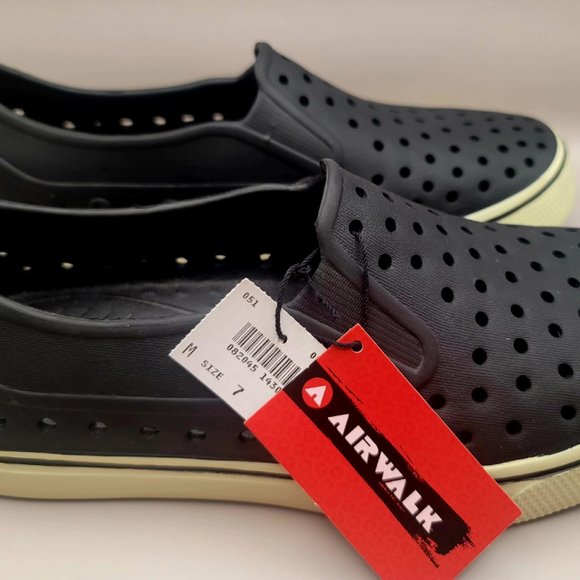 AIRWALK Waterproof Plastic Perforated Sneaker - Men's Size 7 - Black - Picture 2 of 4